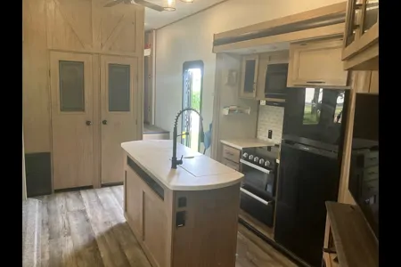 Andrew's Forest River Arctic wolf Fifth Wheel