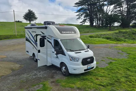 Jacob's Thor Motor Coach Gimini Class C