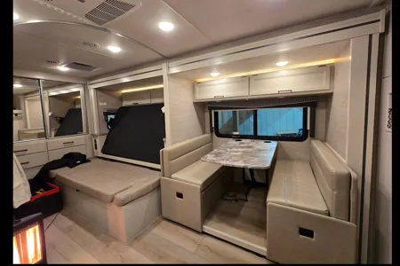 Jacob's Thor Motor Coach Gimini Class C