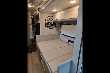 Jacob's Thor Motor Coach Gimini Class C