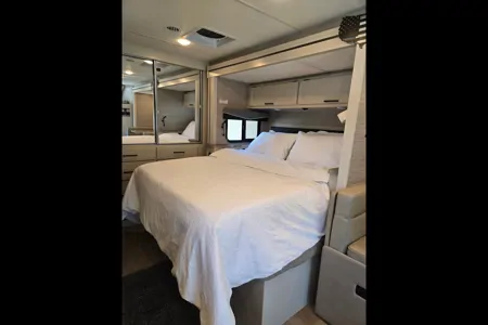 Jacob's Thor Motor Coach Gimini Class C