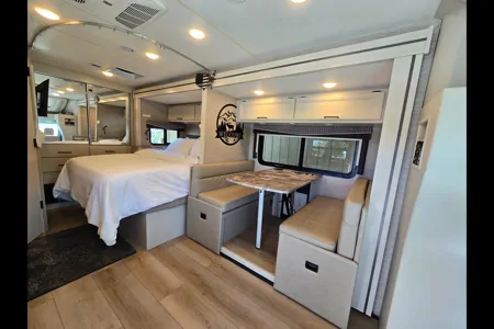 Jacob's Thor Motor Coach Gimini Class C