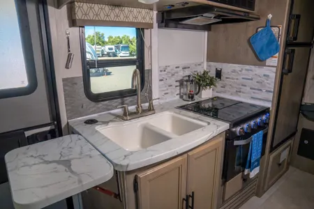 “Luna” The dreamy Mercedes Sprinter- 2020 Coachmen Prism