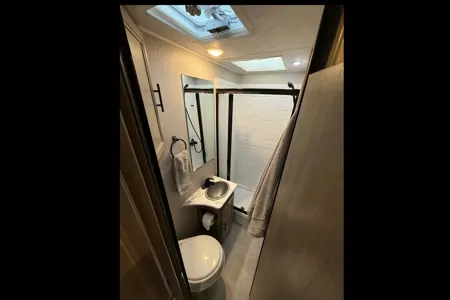 2023 Coachmen Freelander 22XG – Easy to Drive & Fully Equipped