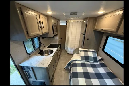 2023 Coachmen Freelander 22XG – Easy to Drive & Fully Equipped