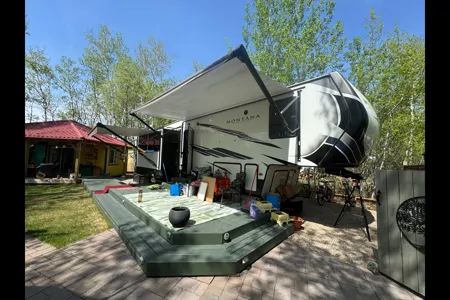 Janet's RV 5th Wheel Montana High Country