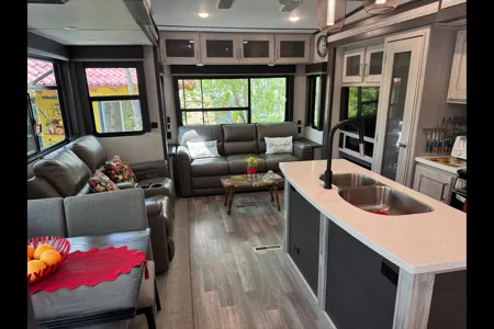 Janet's RV 5th Wheel Montana High Country