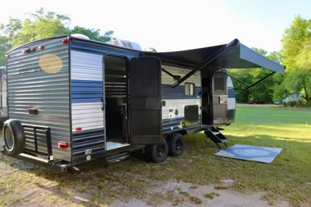 Elegant Grey Wolf 23DBH Travel Trailer
