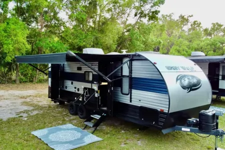 Elegant Grey Wolf 23DBH Travel Trailer