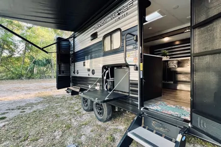 Elegant Grey Wolf 23DBH Travel Trailer