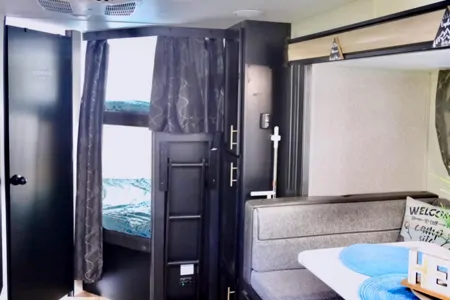 Elegant Grey Wolf 23DBH Travel Trailer