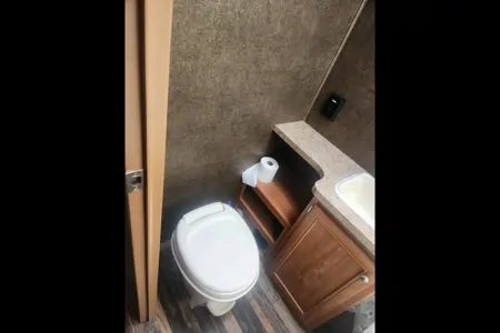 Carl's Shasta Oasis 30qb Travel Trailer