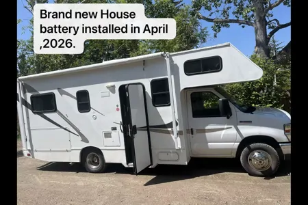 2013 Thor Majestic Class C 23A 25ft long, Sleep 5 