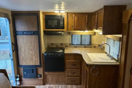 James's Outdoors RV Manufacturing 23sf Travel Trailer