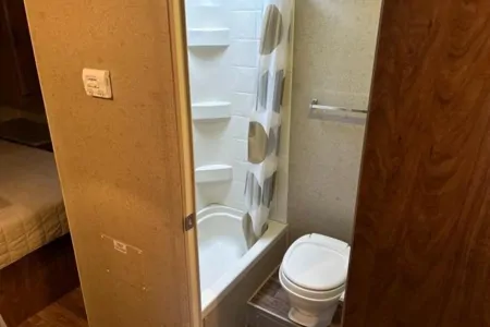 James's Outdoors RV Manufacturing 23sf Travel Trailer