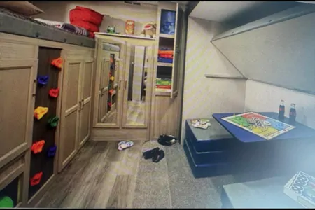 Kelly's  Freedom Express w/ bunk house with closing door and private washroomTravel Trailer