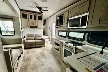 Rockwood Signature 374BH Fifth Wheel sleeps 10