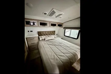 Rockwood Signature 374BH Fifth Wheel sleeps 10