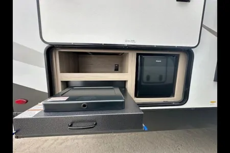 Rockwood Signature 374BH Fifth Wheel sleeps 10