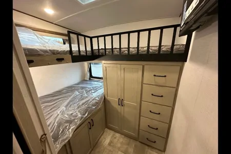 Rockwood Signature 374BH Fifth Wheel sleeps 10