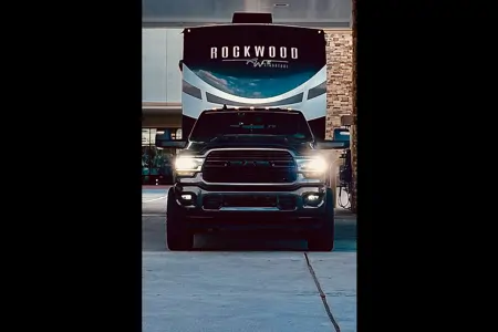 Rockwood Signature 374BH Fifth Wheel sleeps 10