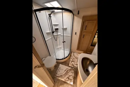 Rockwood Signature 374BH Fifth Wheel sleeps 10