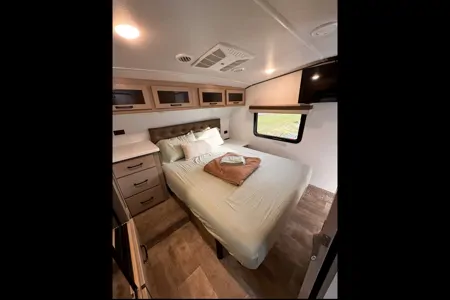 Rockwood Signature 374BH Fifth Wheel sleeps 10
