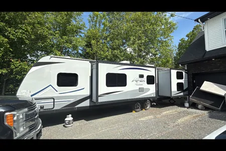 Jennifer's Coachmen Apex Travel Trailer
