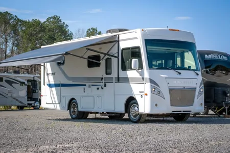 SuddenLee Winnebago Intent Class A