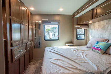 SuddenLee Winnebago Intent Class A