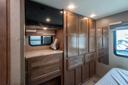 SuddenLee Winnebago Intent Class A