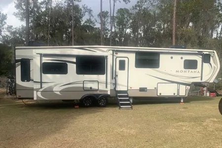 Darrell's 2018 Keystone Montana 