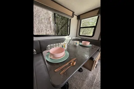 Home on the Road-Raidence 26BH Travel Trailer