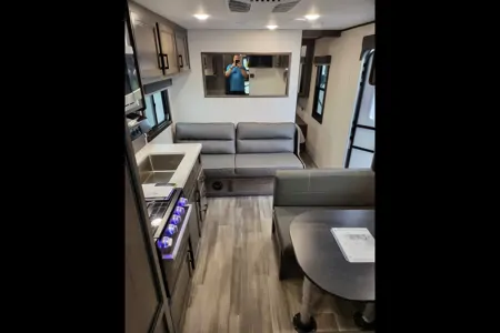 Starcraft 26BH Travel Trailer with perks!