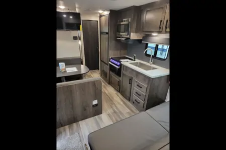 Starcraft 26BH Travel Trailer with perks!