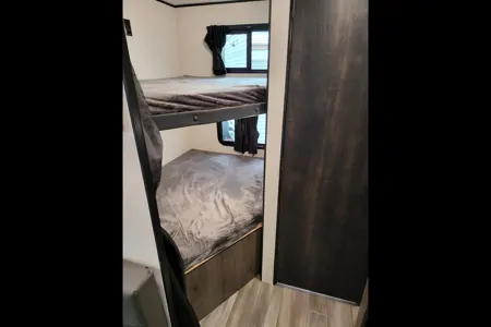 Starcraft 26BH Travel Trailer with perks!