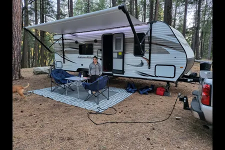 Starcraft 26BH Travel Trailer with perks!