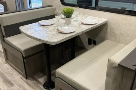 Lakeview's Trailer Rentals 25BH