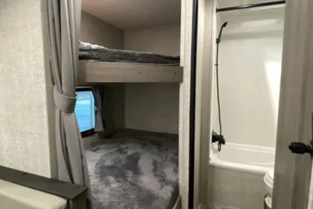 Lakeview's Trailer Rentals 25BH