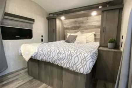 Lakeview's Trailer Rentals 25BH