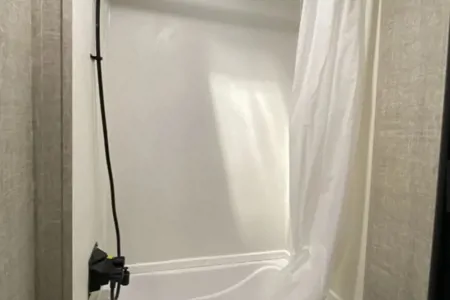 Lakeview's Trailer Rentals 25BH