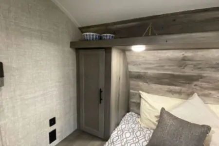 Lakeview's Trailer Rentals 25BH