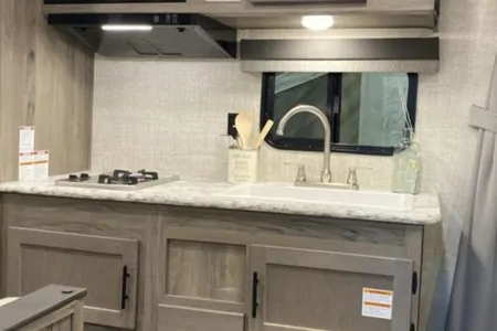 Lakeview's Trailer Rentals 25BH