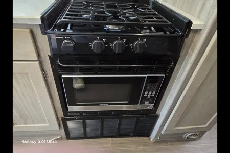 Rashid's Winnebago Vita 24P Class C