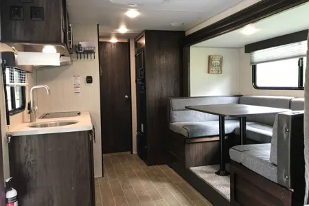 Hideaway Rv rentals Fur baby friendly Wolf pup 17JG