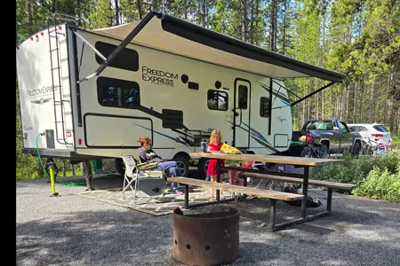 2022 Coachmen Freedom exspress 257bhs Travel Trailer with automated solar and inverter power