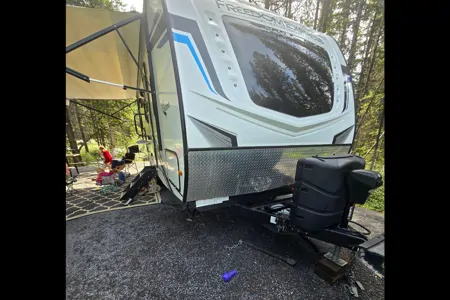 2022 Coachmen Freedom exspress 257bhs Travel Trailer with automated solar and inverter power