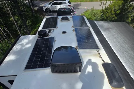 2022 Coachmen Freedom exspress 257bhs Travel Trailer with automated solar and inverter power