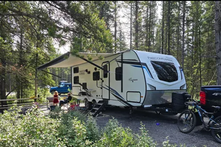 2022 Coachmen Freedom exspress 257bhs Travel Trailer with automated solar and inverter power