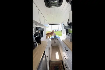 Premium Off-Grid Sprinter, Fully Equipped